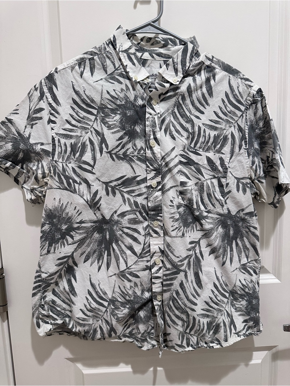 Goodfellow & Co White Short-Sleeve Button-Up with Gray Palm Print